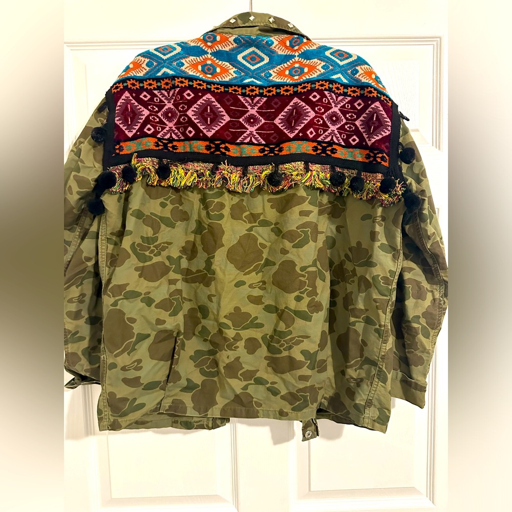 Women’s Zara camo jacket with details